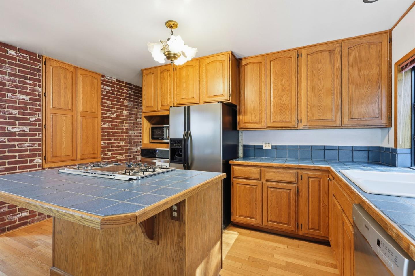 Detail Gallery Image 12 of 30 For 2081 Rollingwood Dr, San Bruno,  CA 94066 - 3 Beds | 2 Baths