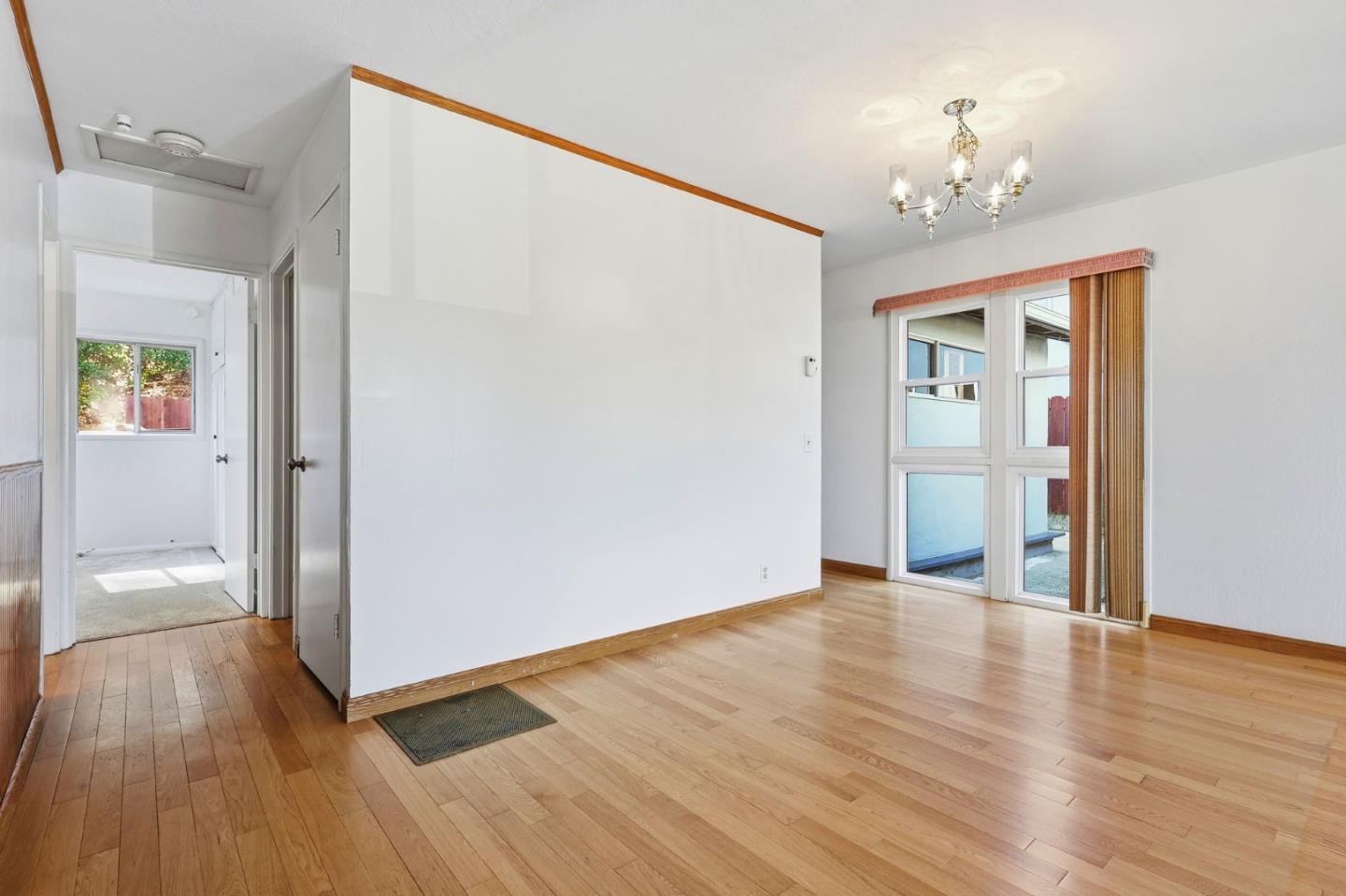 Detail Gallery Image 4 of 30 For 2081 Rollingwood Dr, San Bruno,  CA 94066 - 3 Beds | 2 Baths