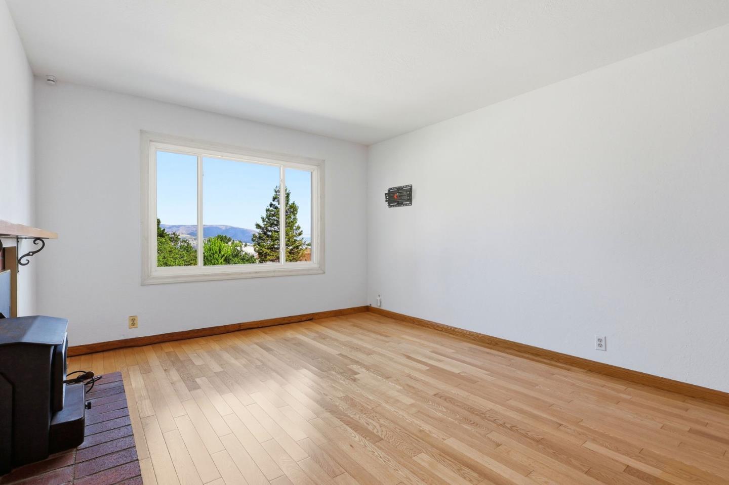 Detail Gallery Image 5 of 30 For 2081 Rollingwood Dr, San Bruno,  CA 94066 - 3 Beds | 2 Baths