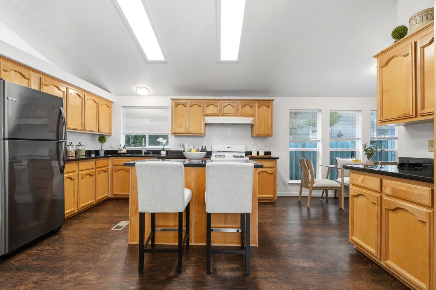 Detail Gallery Image 6 of 26 For 416 Lee Ave, Half Moon Bay,  CA 94019 - 3 Beds | 2 Baths