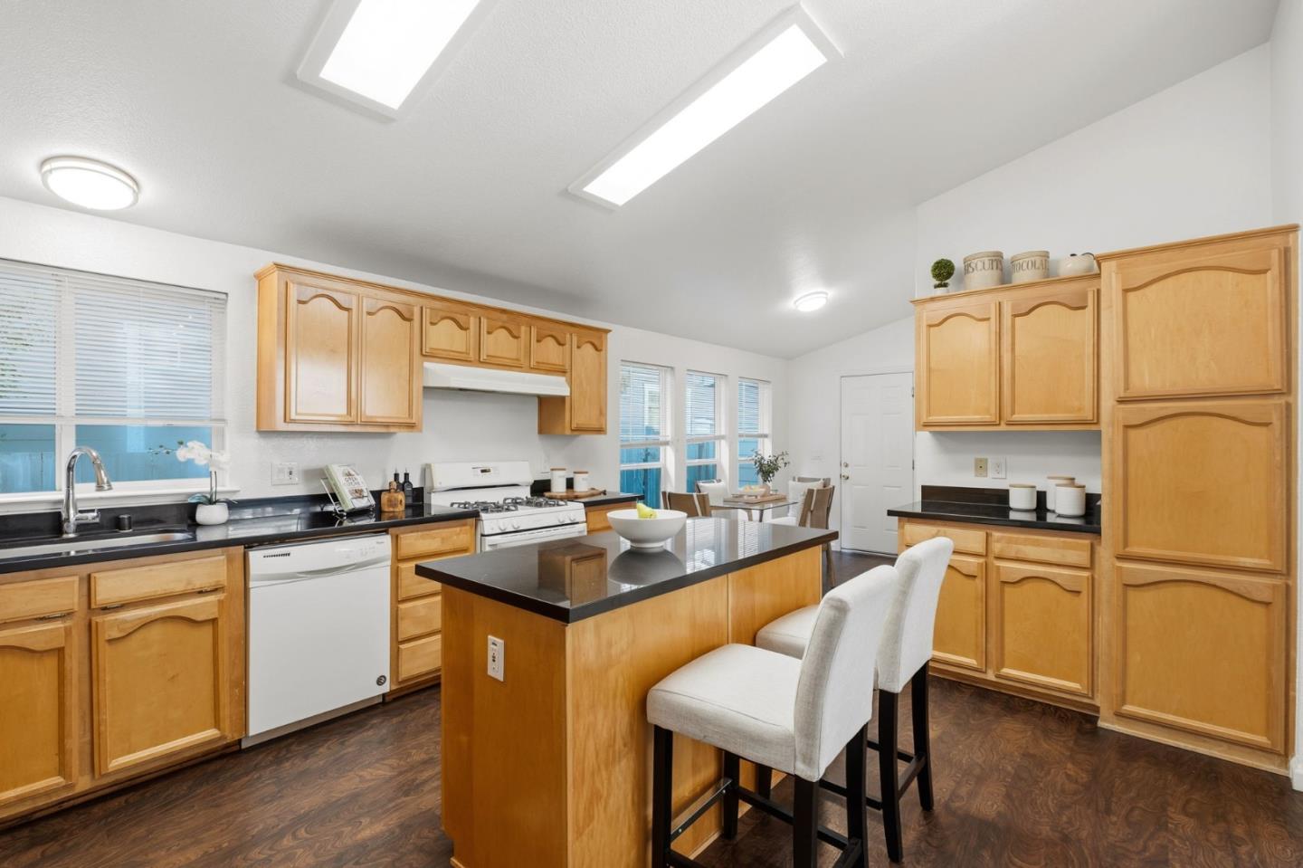 Detail Gallery Image 7 of 26 For 416 Lee Ave, Half Moon Bay,  CA 94019 - 3 Beds | 2 Baths