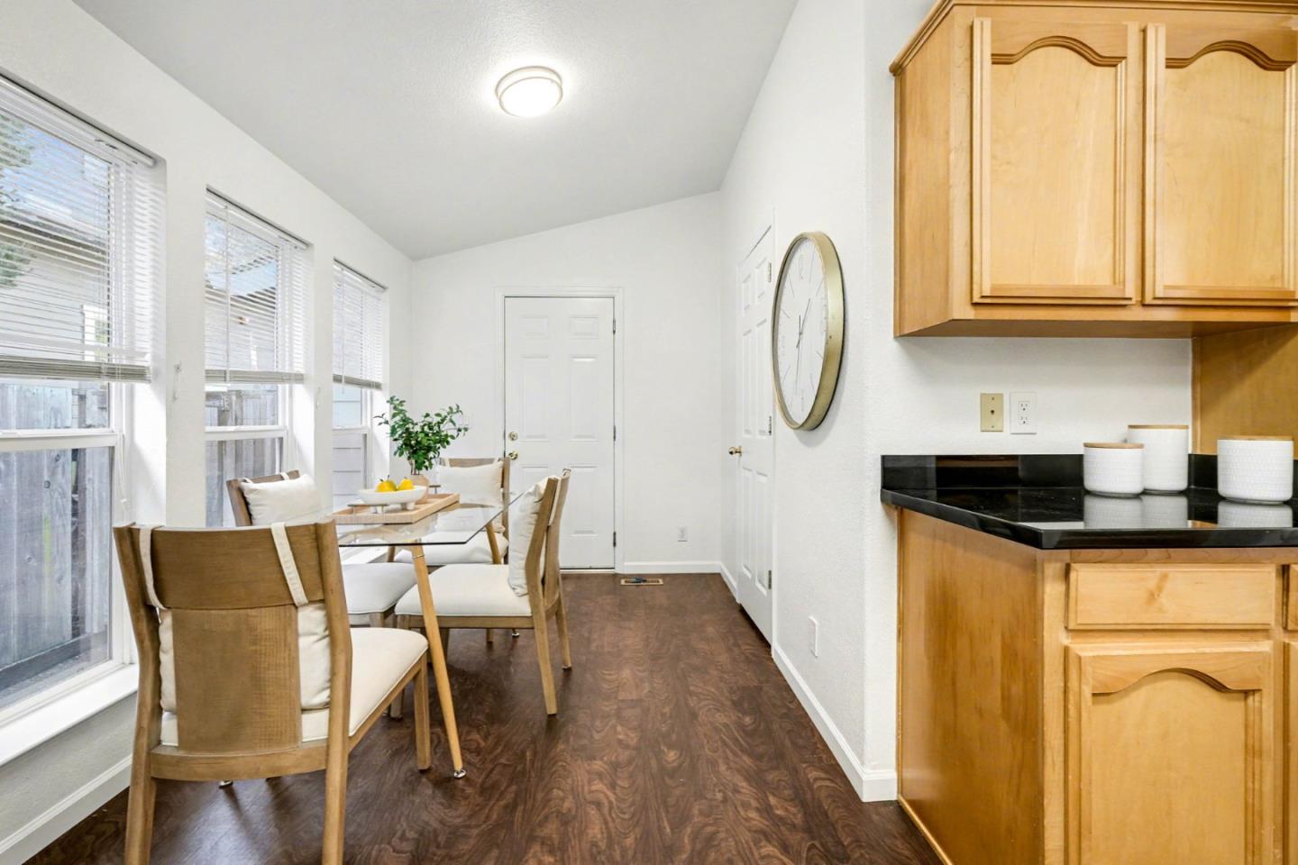 Detail Gallery Image 8 of 26 For 416 Lee Ave, Half Moon Bay,  CA 94019 - 3 Beds | 2 Baths