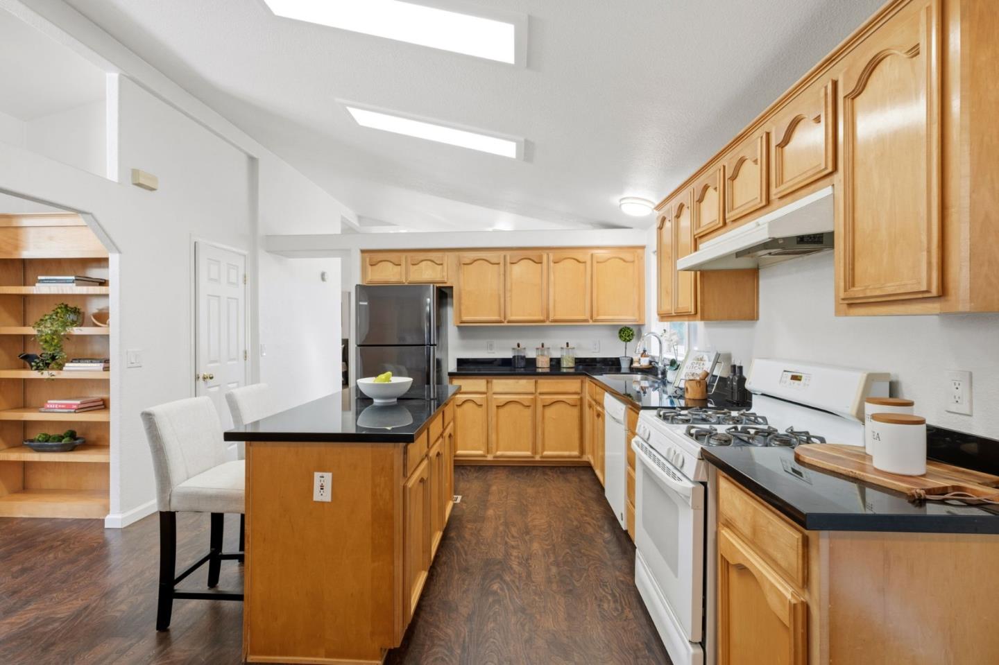 Detail Gallery Image 9 of 26 For 416 Lee Ave, Half Moon Bay,  CA 94019 - 3 Beds | 2 Baths