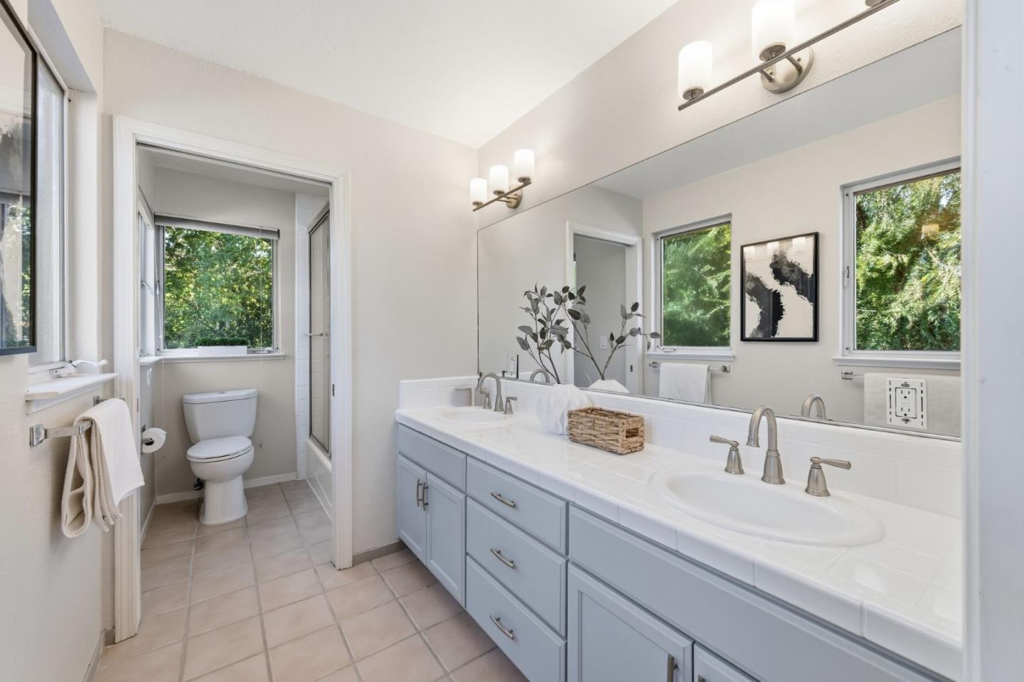Detail Gallery Image 12 of 33 For 1962 Menalto #B,  Menlo Park,  CA 94025 - 3 Beds | 2/1 Baths