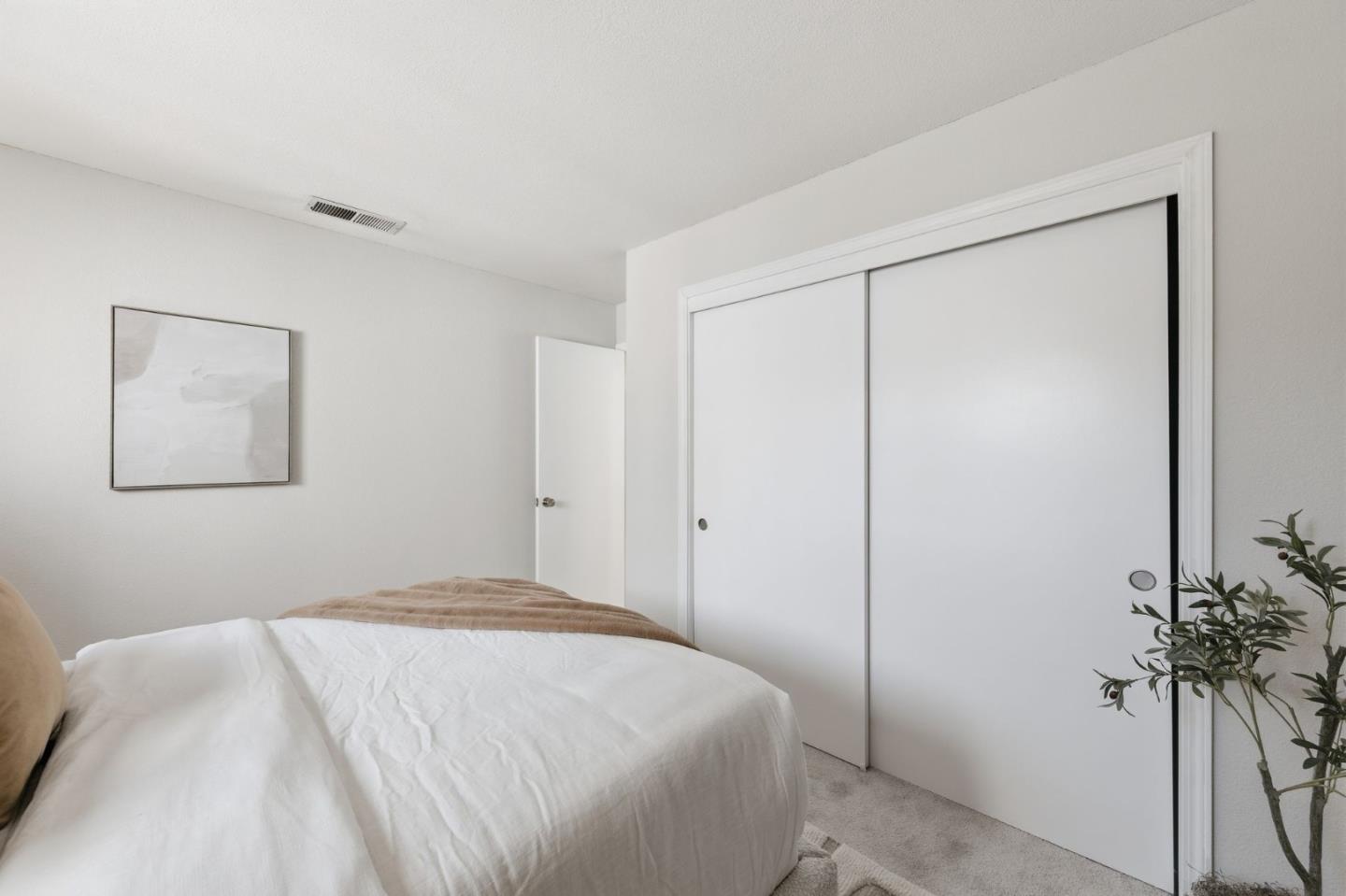 Detail Gallery Image 17 of 33 For 1962 Menalto #B,  Menlo Park,  CA 94025 - 3 Beds | 2/1 Baths