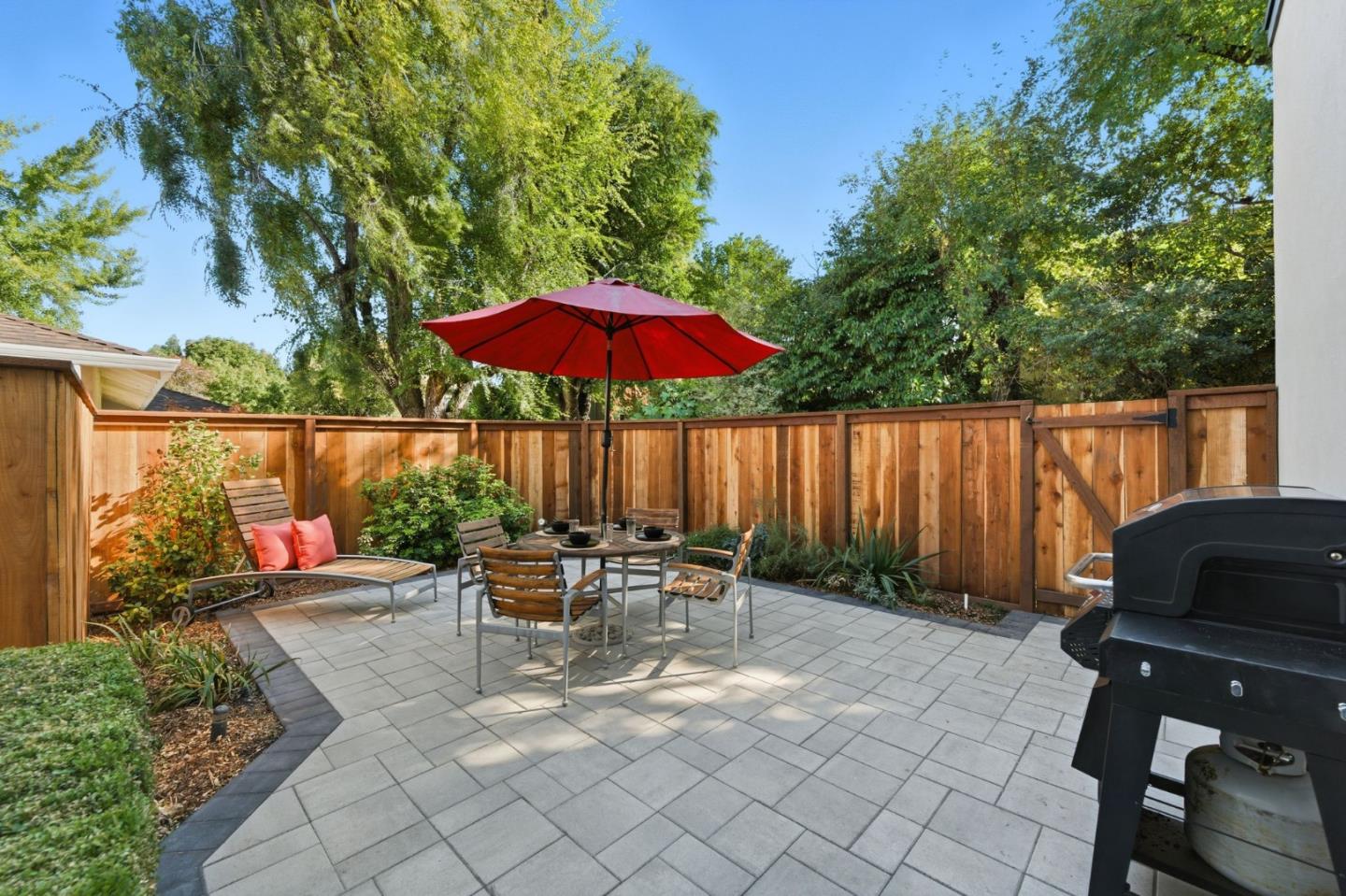Detail Gallery Image 20 of 33 For 1962 Menalto #B,  Menlo Park,  CA 94025 - 3 Beds | 2/1 Baths