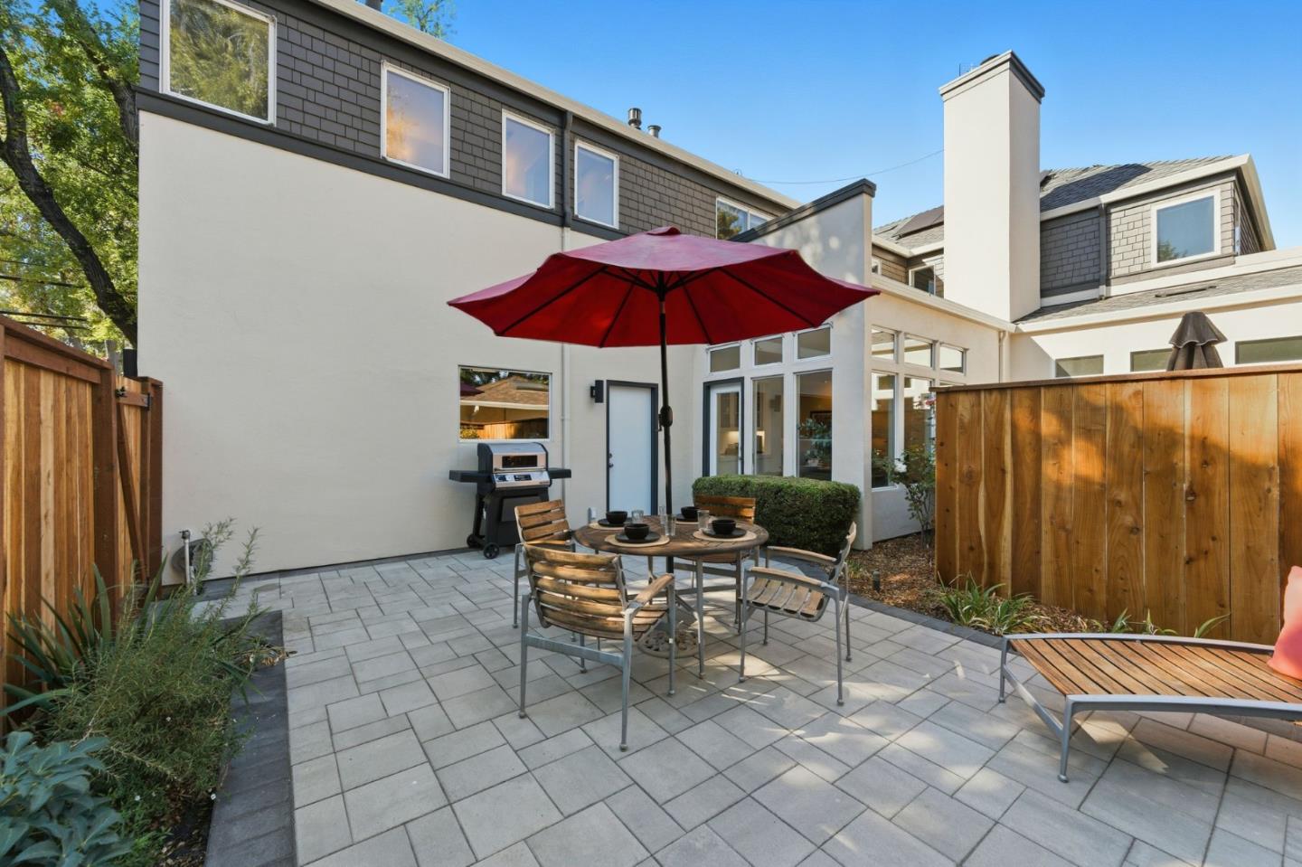 Detail Gallery Image 22 of 33 For 1962 Menalto #B,  Menlo Park,  CA 94025 - 3 Beds | 2/1 Baths