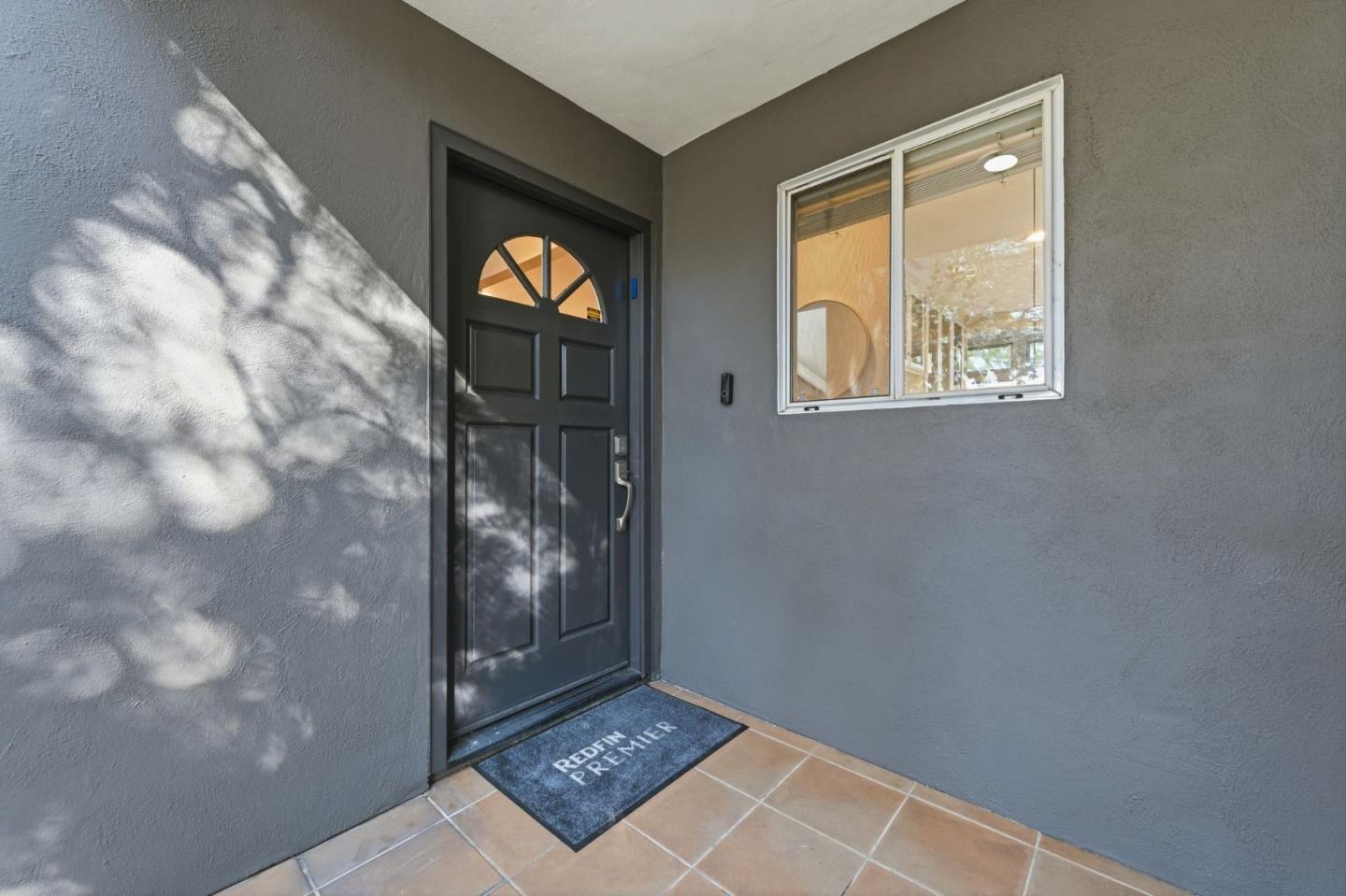 Detail Gallery Image 24 of 33 For 1962 Menalto #B,  Menlo Park,  CA 94025 - 3 Beds | 2/1 Baths