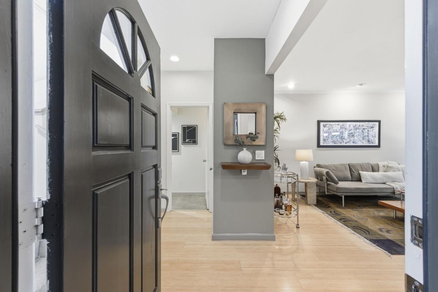 Detail Gallery Image 25 of 33 For 1962 Menalto #B,  Menlo Park,  CA 94025 - 3 Beds | 2/1 Baths