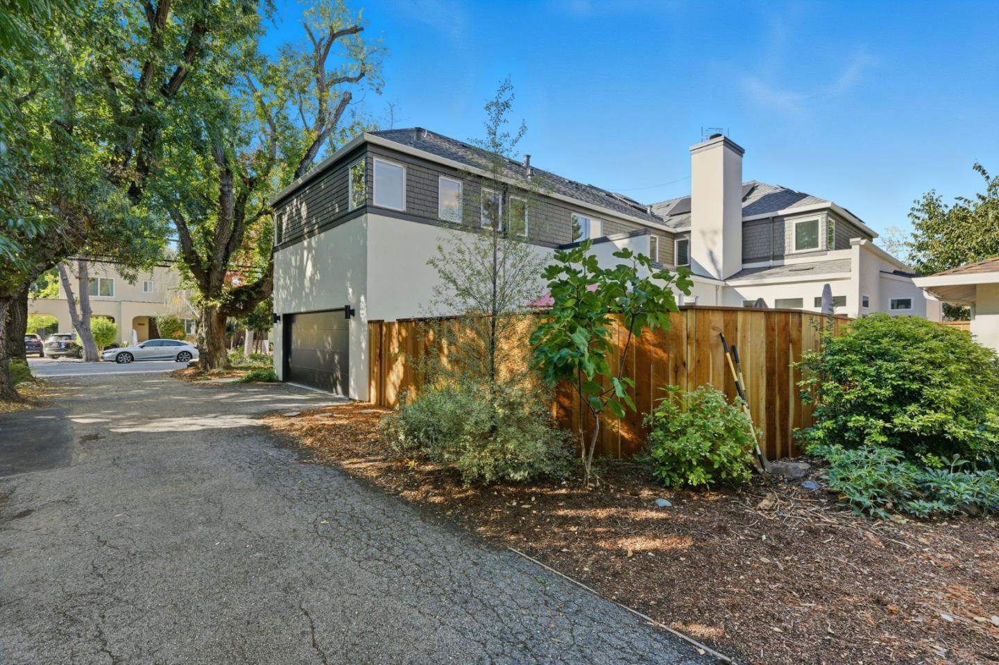 Detail Gallery Image 28 of 33 For 1962 Menalto #B,  Menlo Park,  CA 94025 - 3 Beds | 2/1 Baths