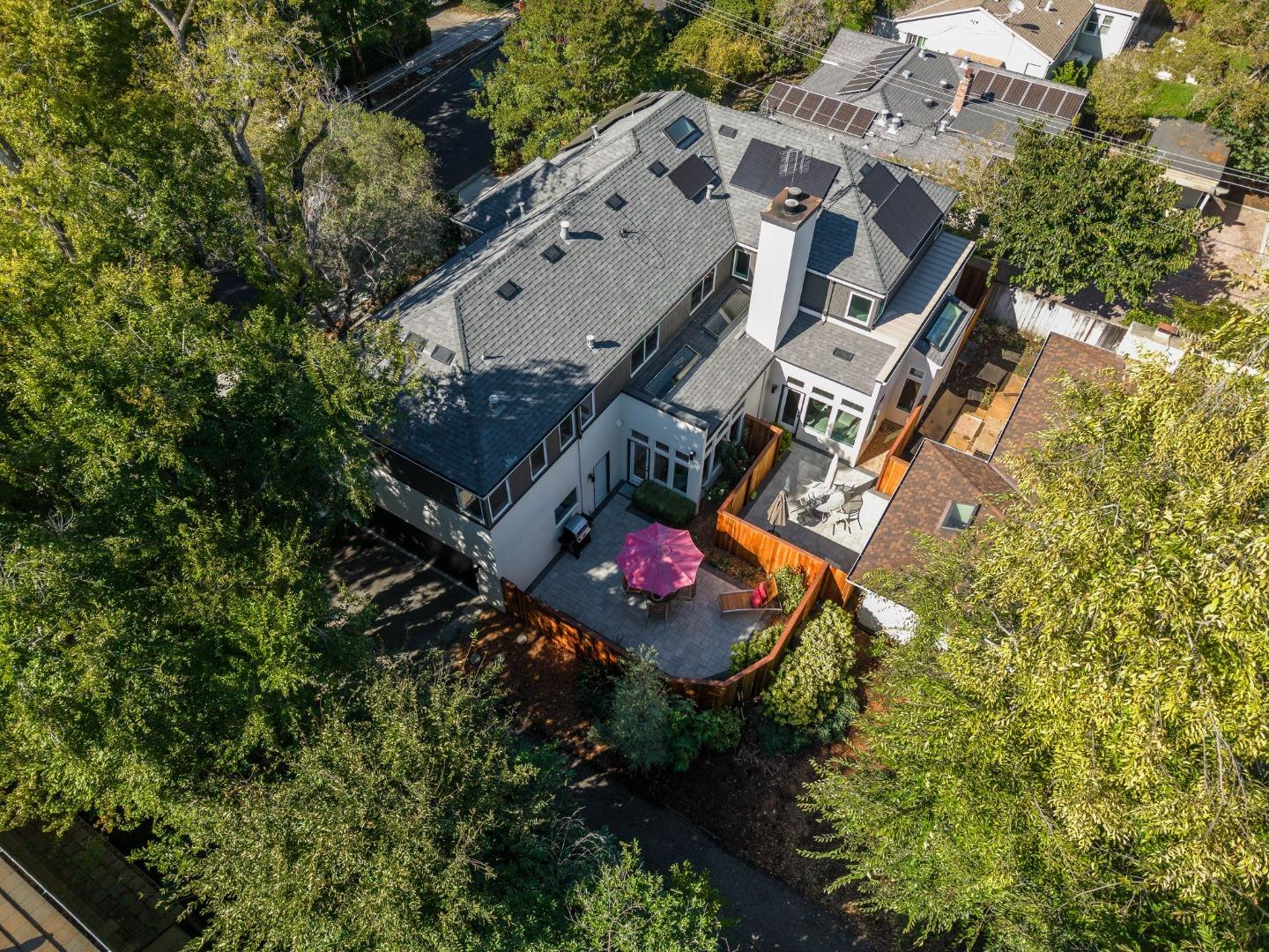 Detail Gallery Image 29 of 33 For 1962 Menalto #B,  Menlo Park,  CA 94025 - 3 Beds | 2/1 Baths