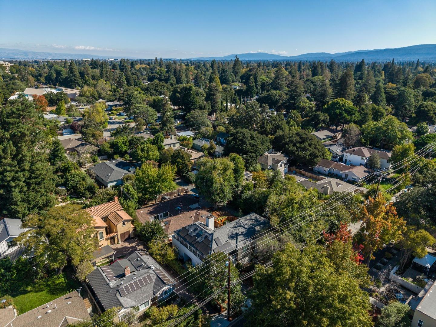 Detail Gallery Image 31 of 33 For 1962 Menalto #B,  Menlo Park,  CA 94025 - 3 Beds | 2/1 Baths