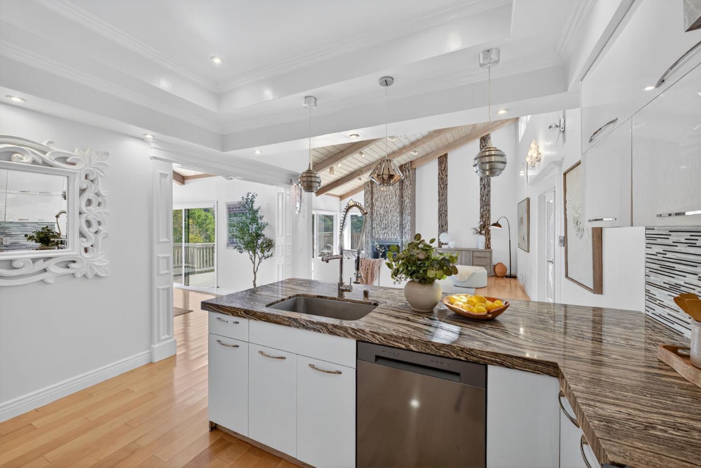 Detail Gallery Image 10 of 64 For 30 Bluebell Ln, Hillsborough,  CA 94010 - 4 Beds | 3/1 Baths