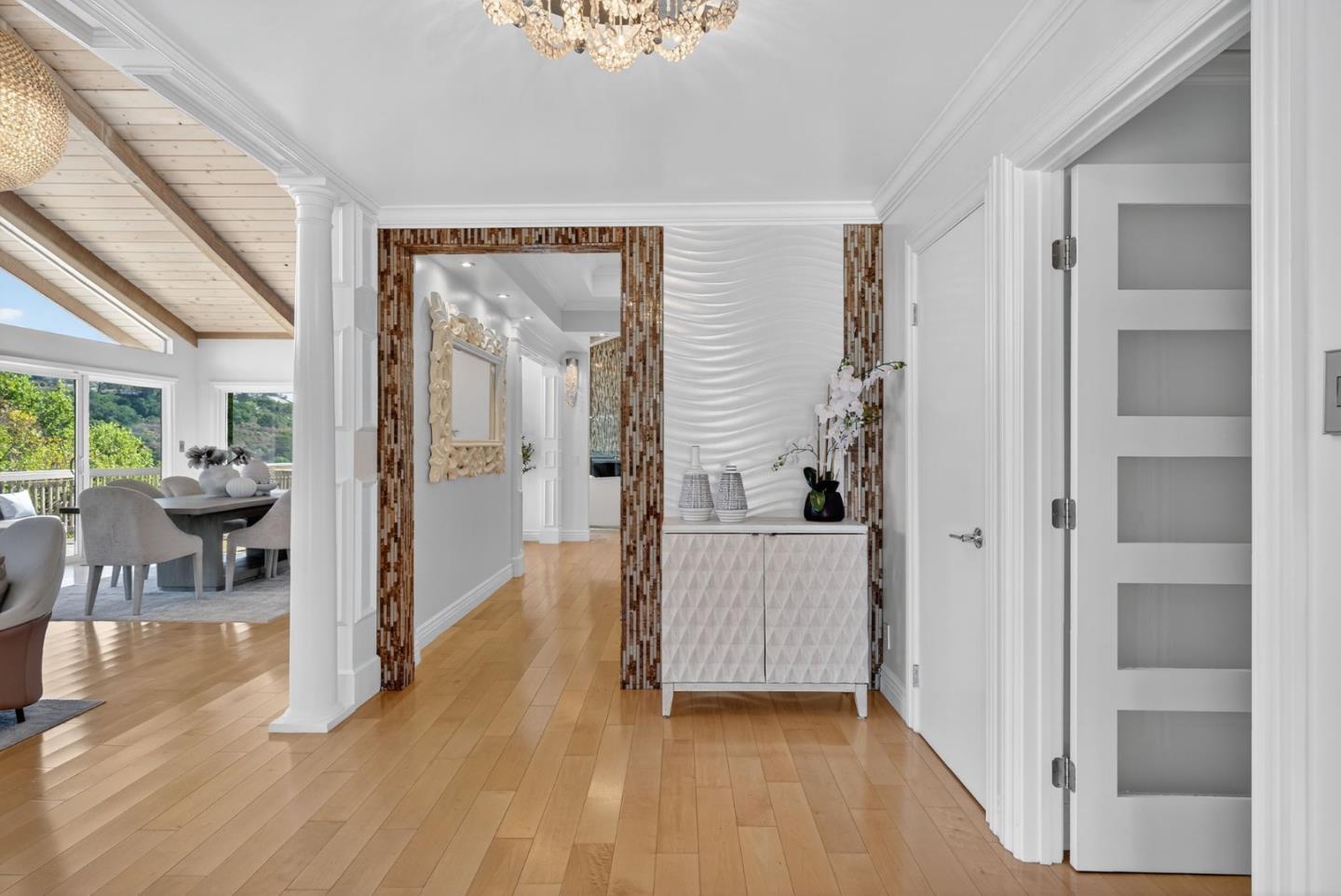 Detail Gallery Image 11 of 64 For 30 Bluebell Ln, Hillsborough,  CA 94010 - 4 Beds | 3/1 Baths