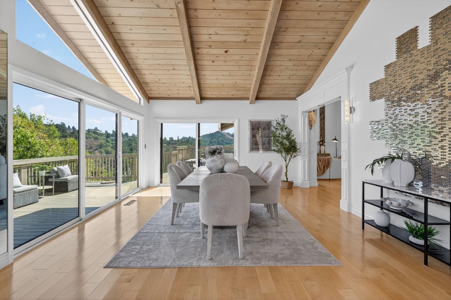 Detail Gallery Image 12 of 64 For 30 Bluebell Ln, Hillsborough,  CA 94010 - 4 Beds | 3/1 Baths