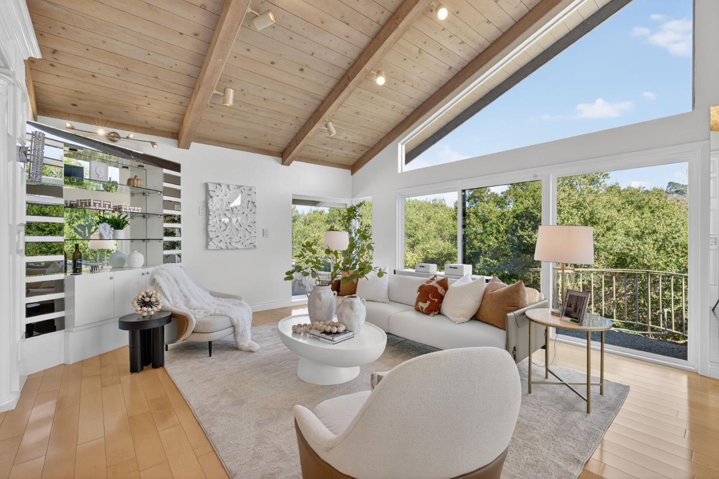 Detail Gallery Image 15 of 64 For 30 Bluebell Ln, Hillsborough,  CA 94010 - 4 Beds | 3/1 Baths