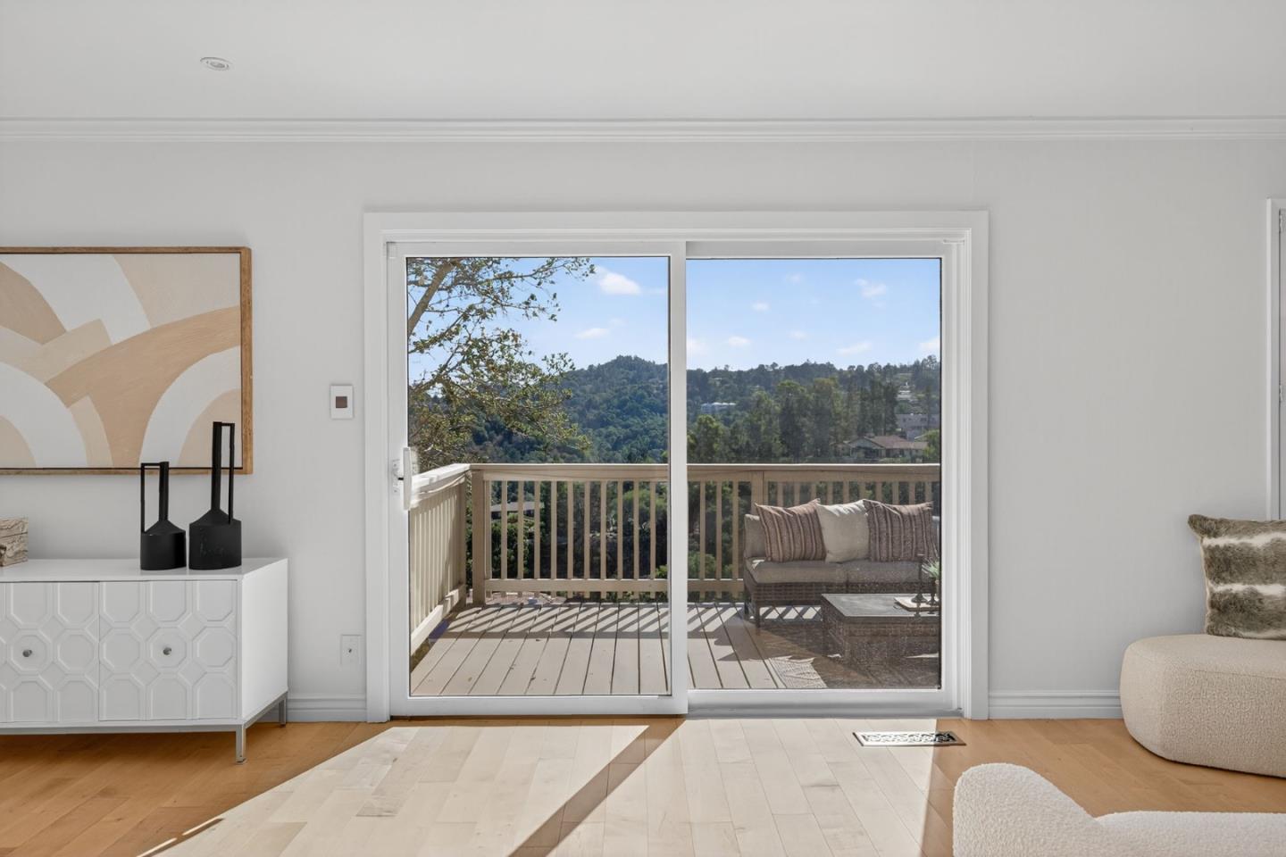 Detail Gallery Image 21 of 64 For 30 Bluebell Ln, Hillsborough,  CA 94010 - 4 Beds | 3/1 Baths