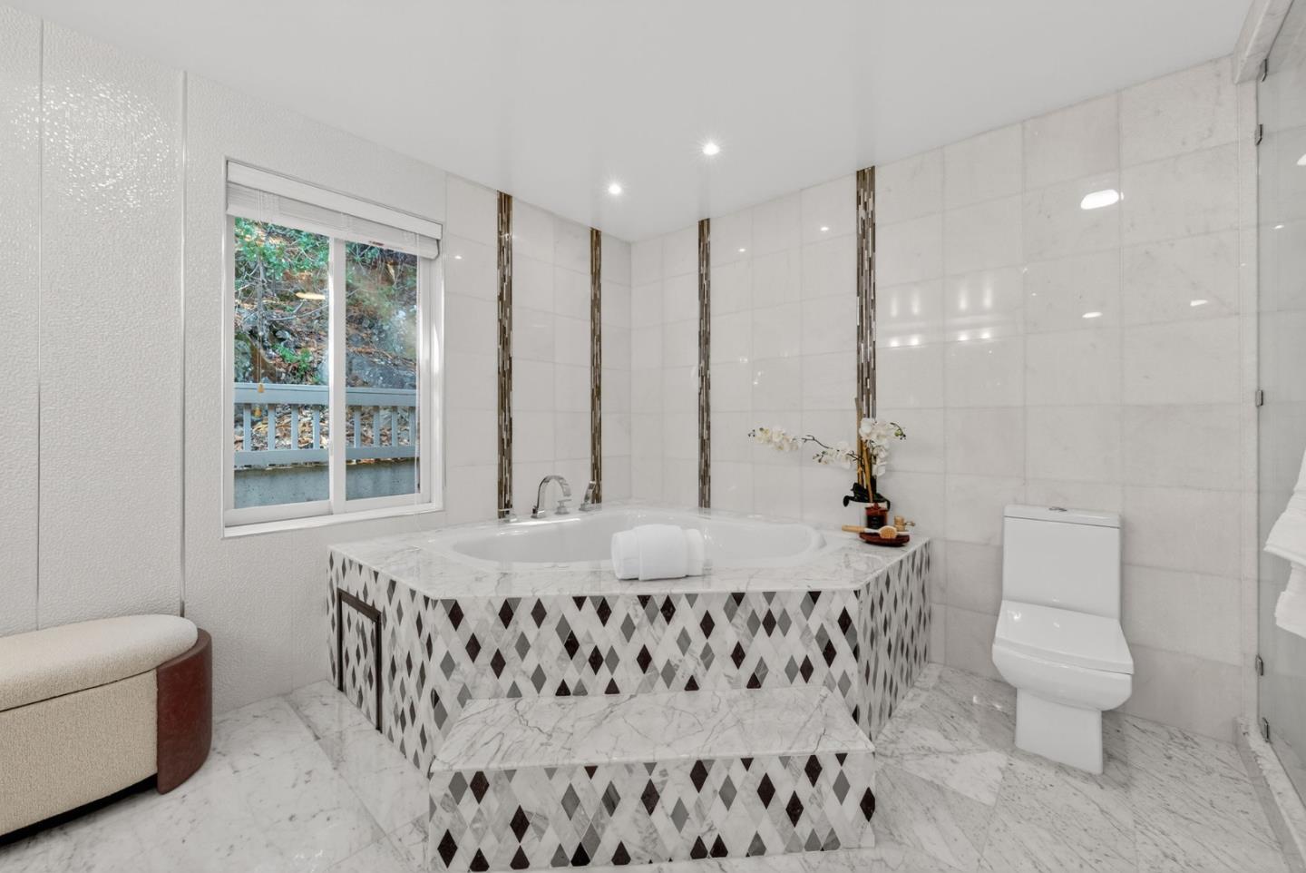 Detail Gallery Image 28 of 64 For 30 Bluebell Ln, Hillsborough,  CA 94010 - 4 Beds | 3/1 Baths