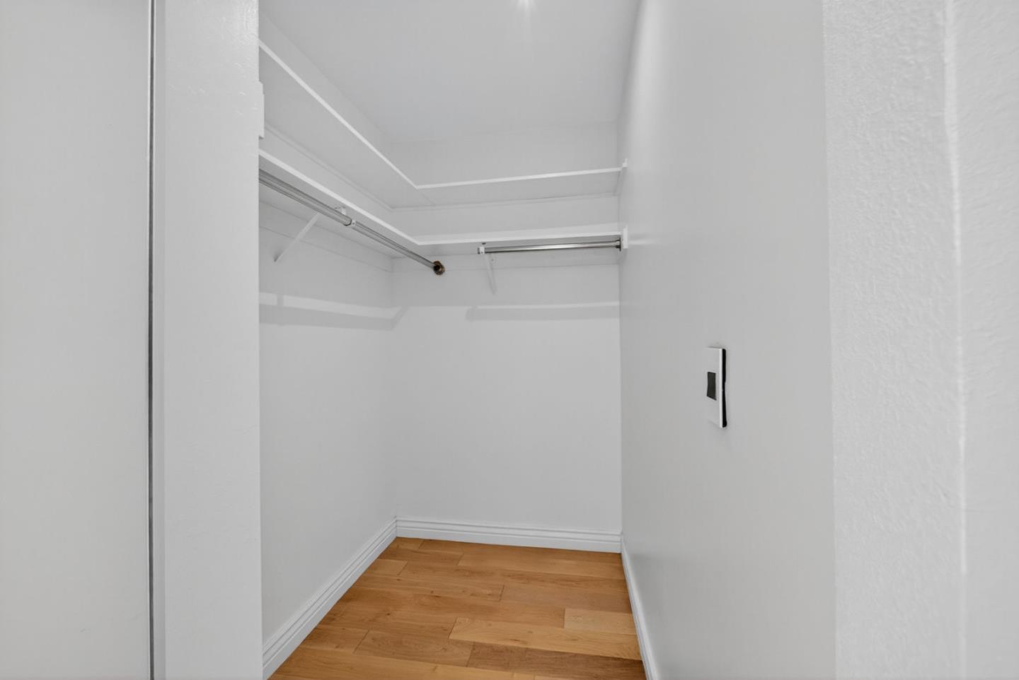 Detail Gallery Image 38 of 64 For 30 Bluebell Ln, Hillsborough,  CA 94010 - 4 Beds | 3/1 Baths