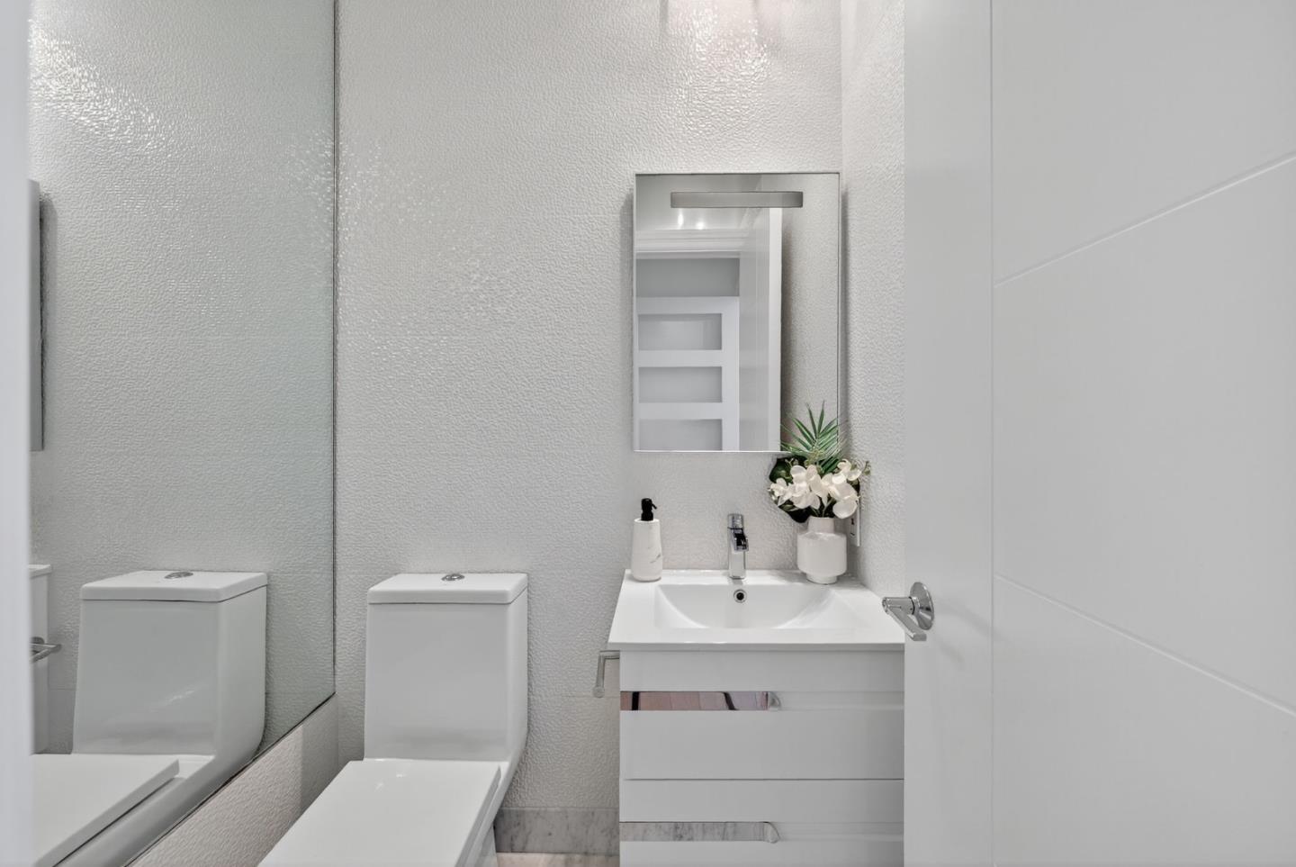 Detail Gallery Image 39 of 64 For 30 Bluebell Ln, Hillsborough,  CA 94010 - 4 Beds | 3/1 Baths