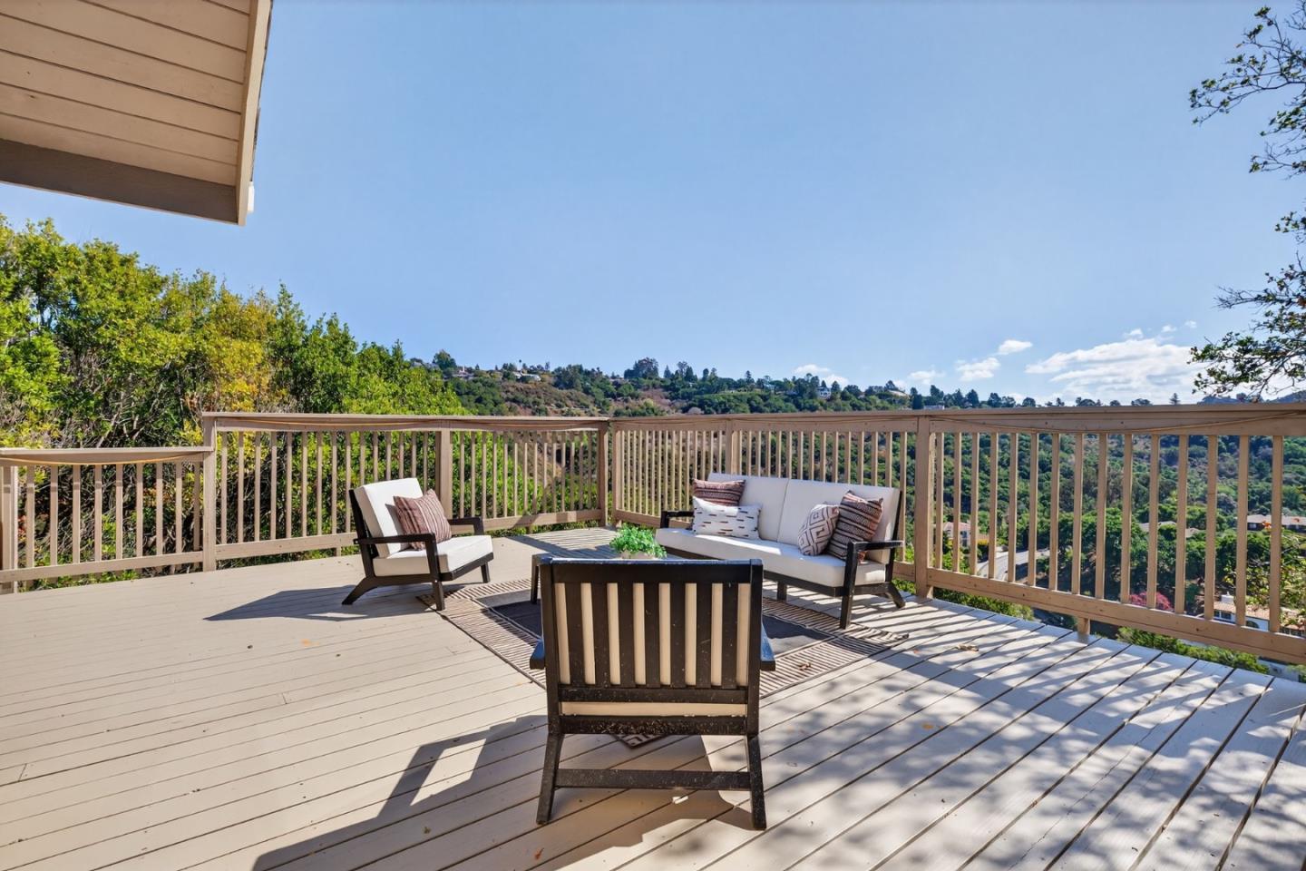 Detail Gallery Image 49 of 64 For 30 Bluebell Ln, Hillsborough,  CA 94010 - 4 Beds | 3/1 Baths