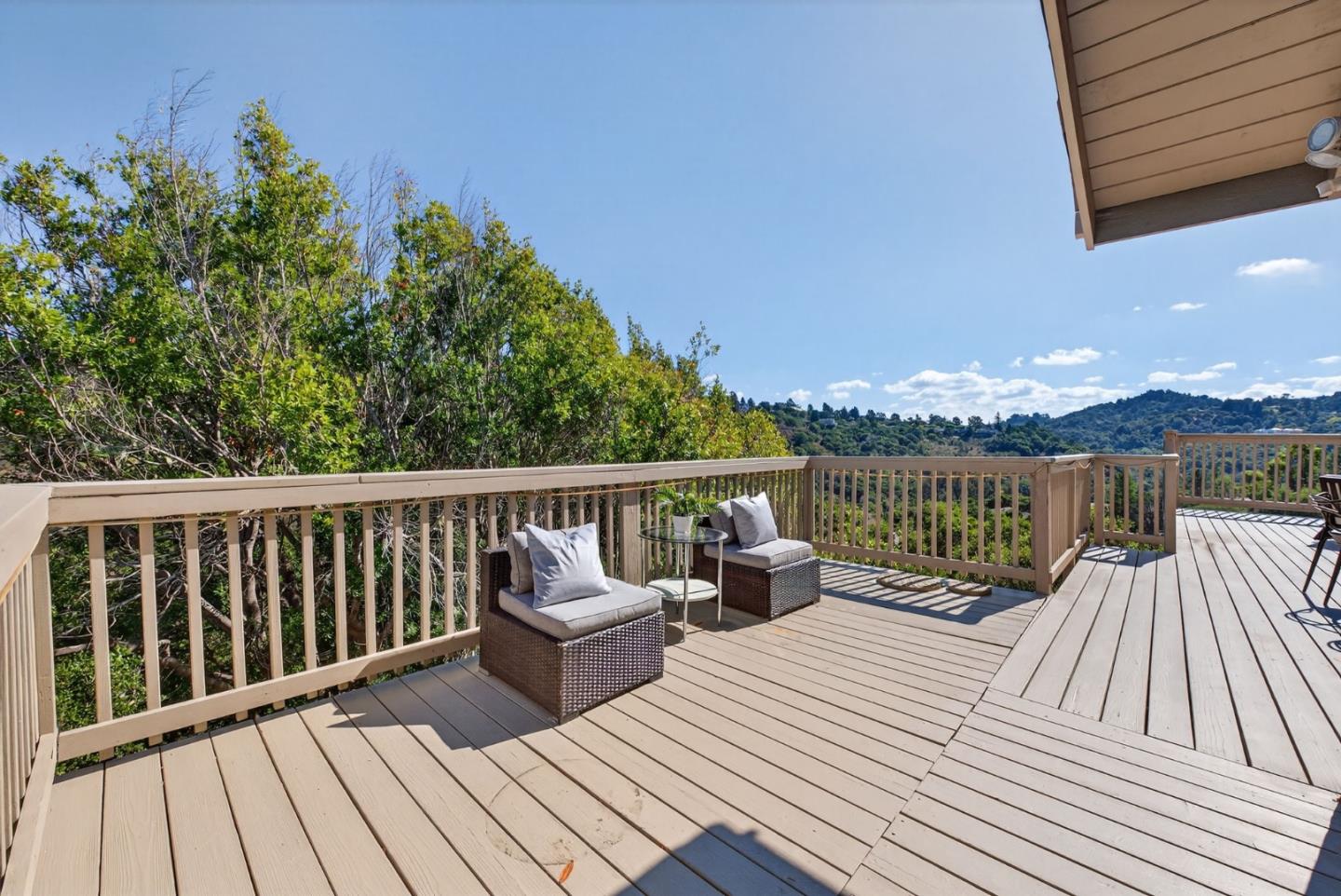 Detail Gallery Image 52 of 64 For 30 Bluebell Ln, Hillsborough,  CA 94010 - 4 Beds | 3/1 Baths