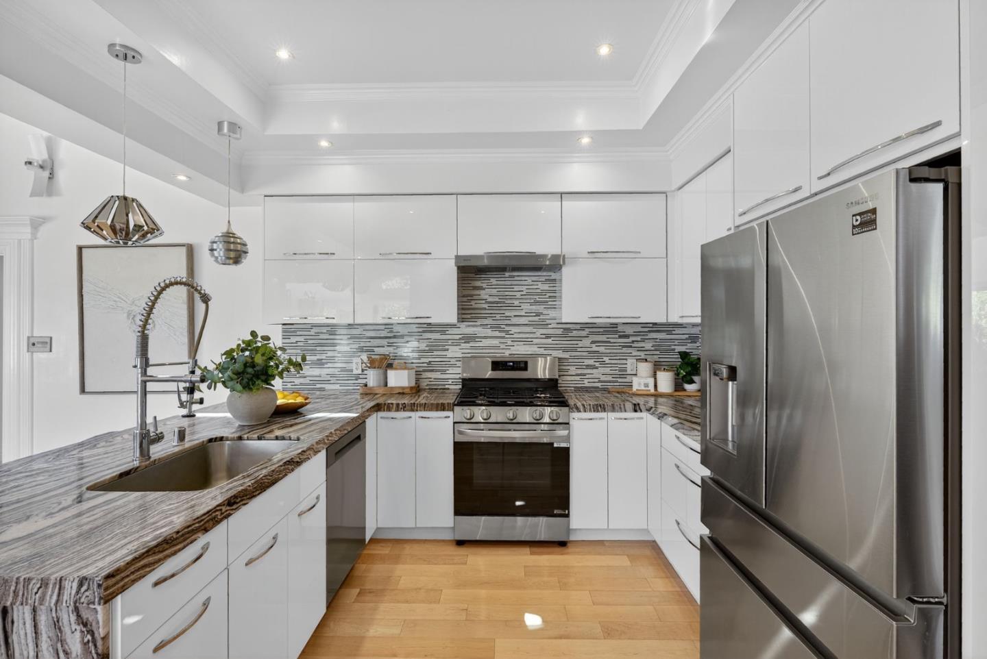 Detail Gallery Image 8 of 64 For 30 Bluebell Ln, Hillsborough,  CA 94010 - 4 Beds | 3/1 Baths