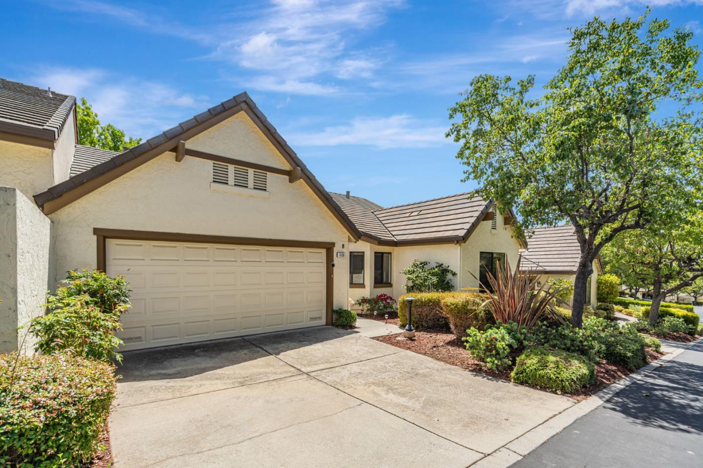 Detail Gallery Image 3 of 35 For 7638 Falkirk Dr, San Jose,  CA 95135 - 2 Beds | 2 Baths