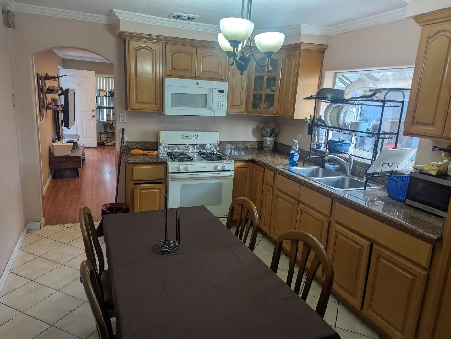 Detail Gallery Image 5 of 15 For 521 Santa Ana Ave, San Jose,  CA 95112 - 2 Beds | 1 Baths