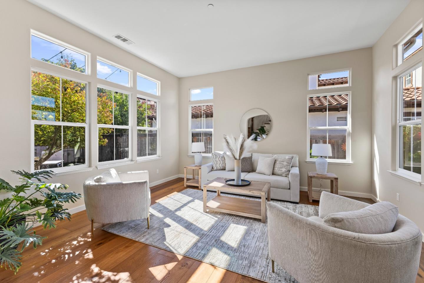 Detail Gallery Image 10 of 40 For 2846 Roundstone Dr, Gilroy,  CA 95020 - 5 Beds | 3/1 Baths