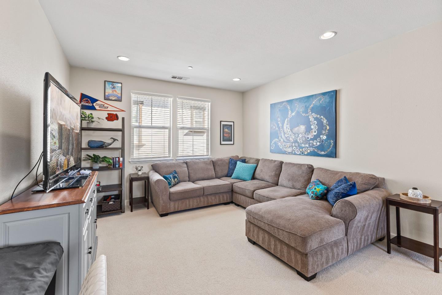 Detail Gallery Image 17 of 40 For 2846 Roundstone Dr, Gilroy,  CA 95020 - 5 Beds | 3/1 Baths