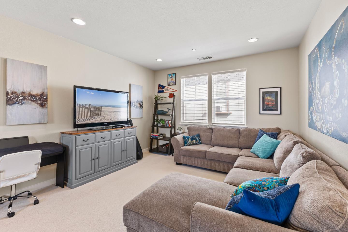 Detail Gallery Image 18 of 40 For 2846 Roundstone Dr, Gilroy,  CA 95020 - 5 Beds | 3/1 Baths