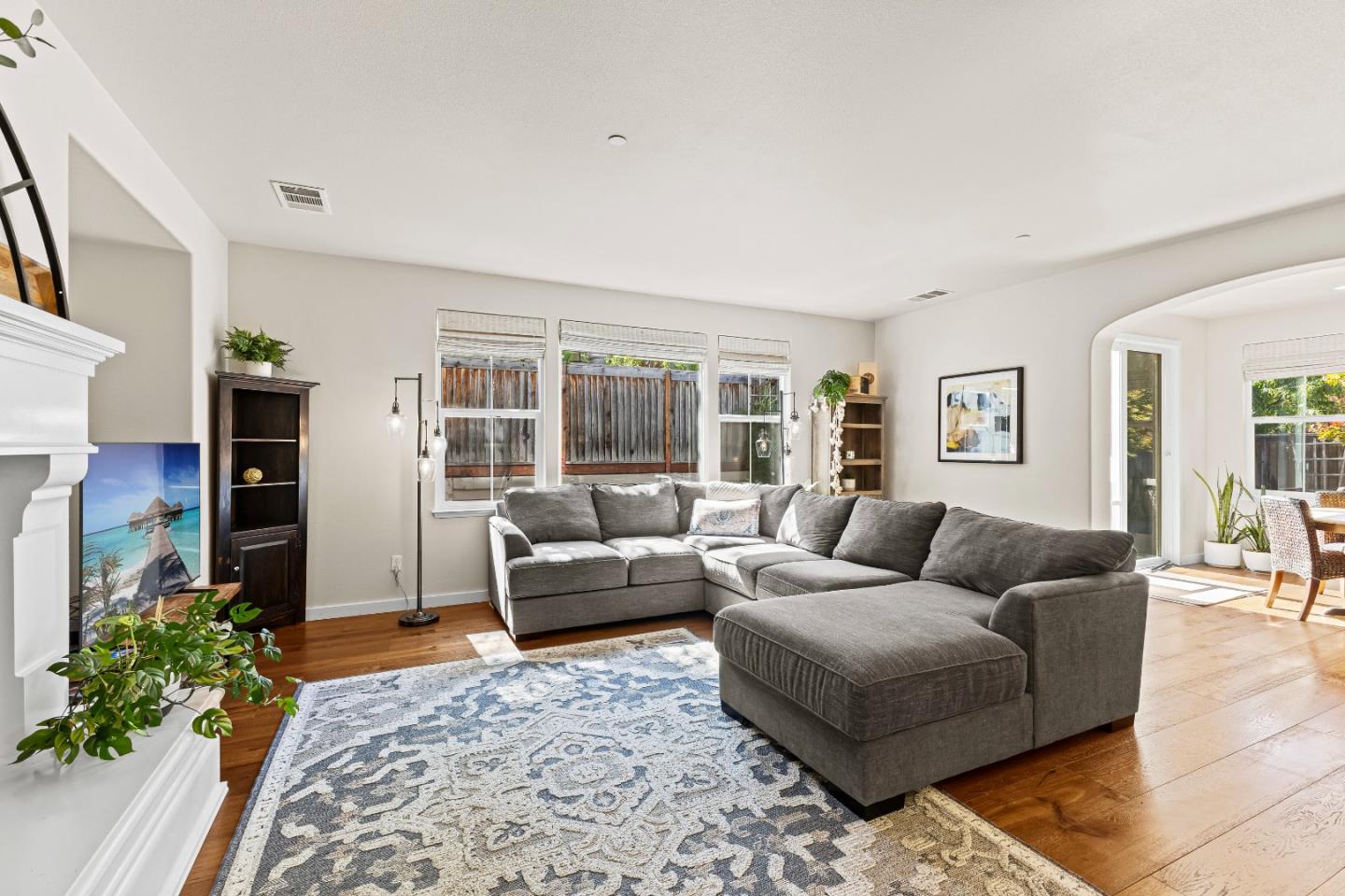 Detail Gallery Image 6 of 40 For 2846 Roundstone Dr, Gilroy,  CA 95020 - 5 Beds | 3/1 Baths