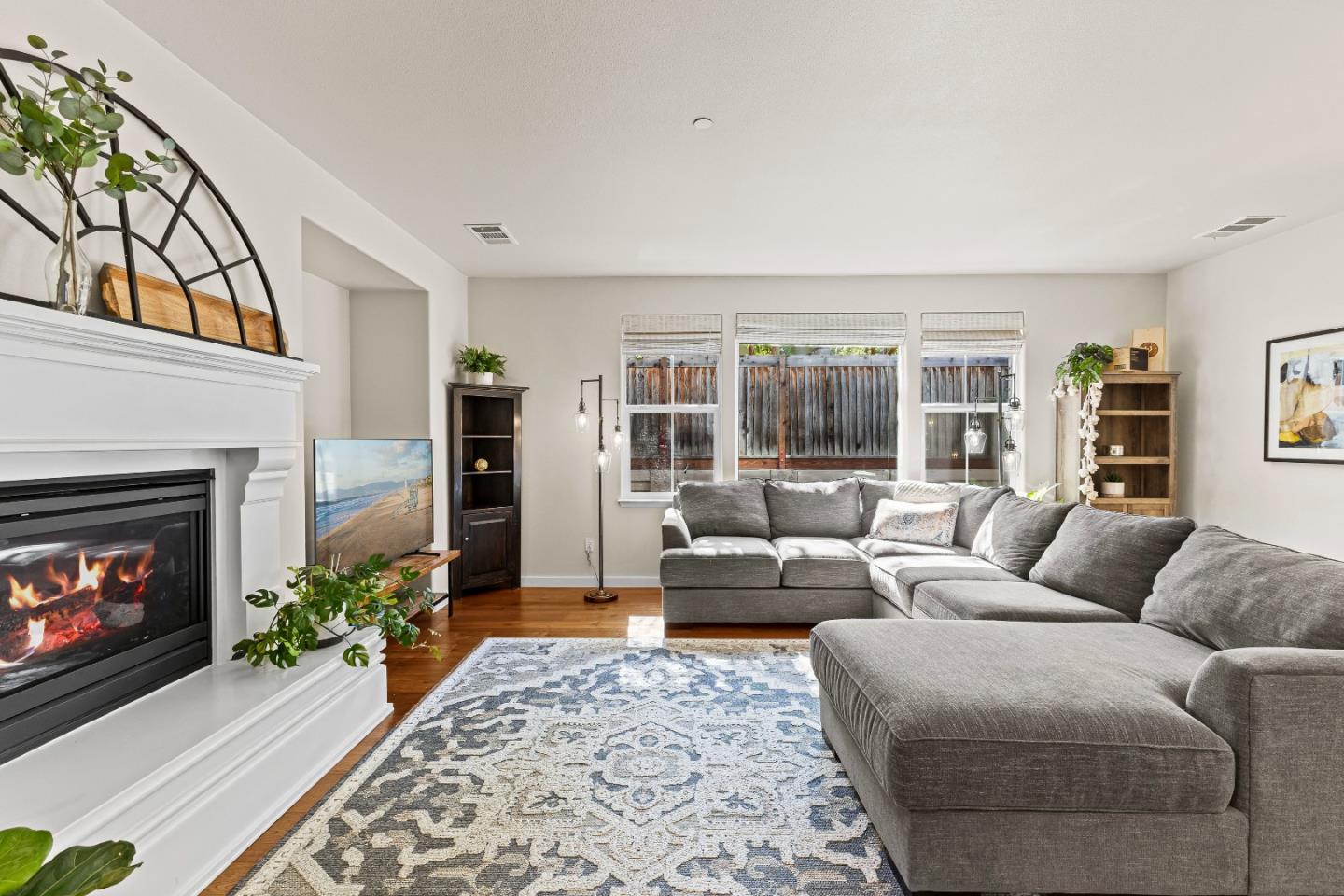 Detail Gallery Image 7 of 40 For 2846 Roundstone Dr, Gilroy,  CA 95020 - 5 Beds | 3/1 Baths