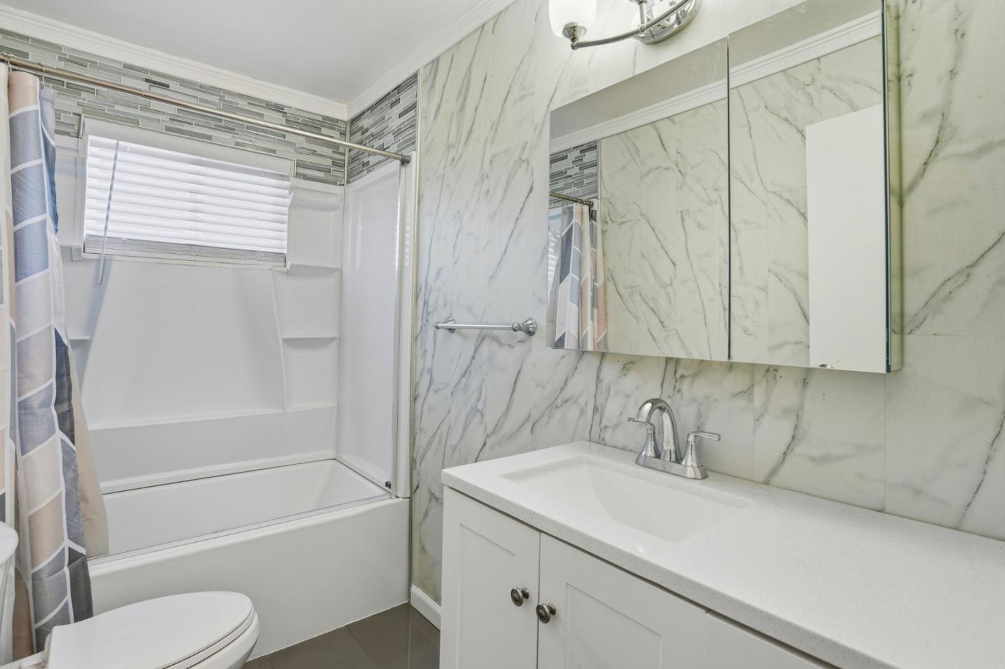 Detail Gallery Image 15 of 18 For 9034 Hillside St #D,  Oakland,  CA 94603 - 2 Beds | 1 Baths