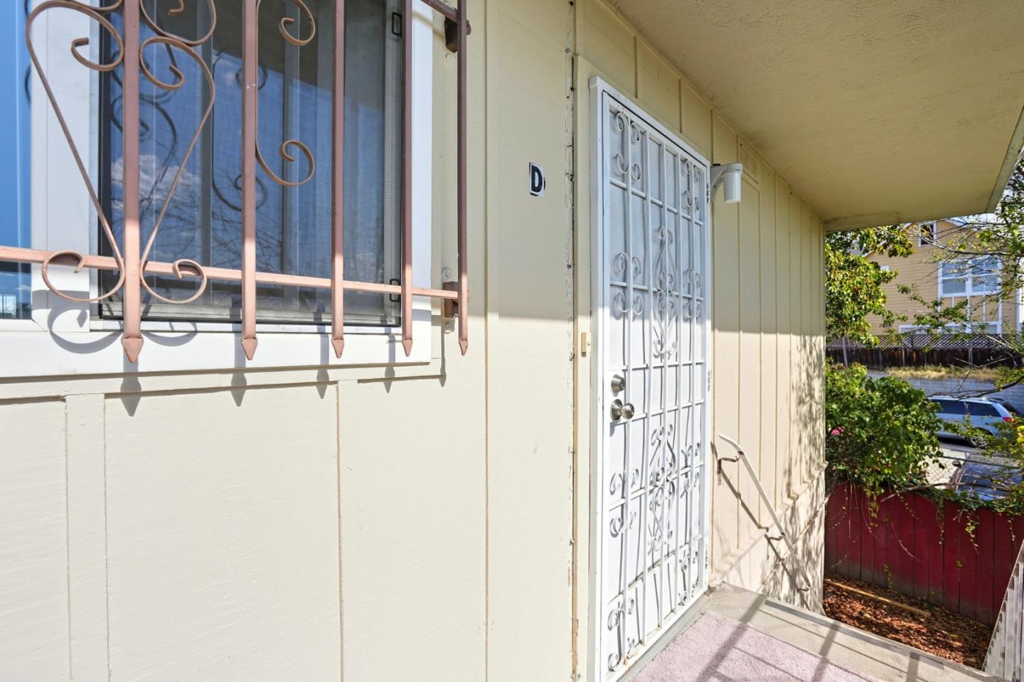 Detail Gallery Image 4 of 18 For 9034 Hillside St #D,  Oakland,  CA 94603 - 2 Beds | 1 Baths