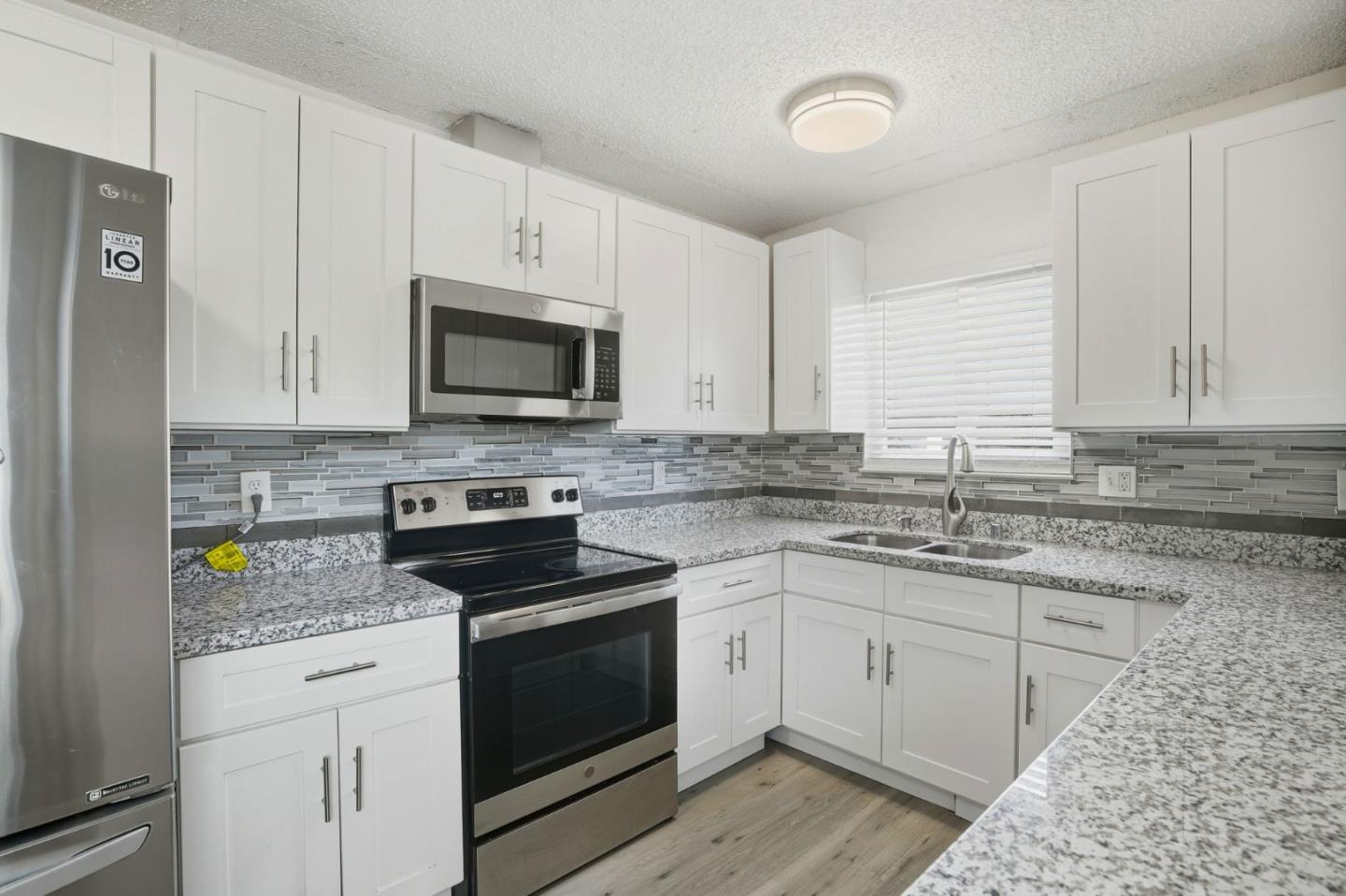 Detail Gallery Image 9 of 18 For 9034 Hillside St #D,  Oakland,  CA 94603 - 2 Beds | 1 Baths