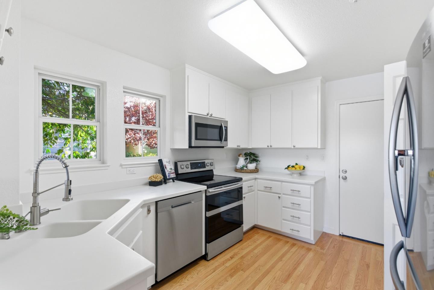 Detail Gallery Image 10 of 31 For 1024 Rudder Ln, Foster City,  CA 94404 - 2 Beds | 2/1 Baths