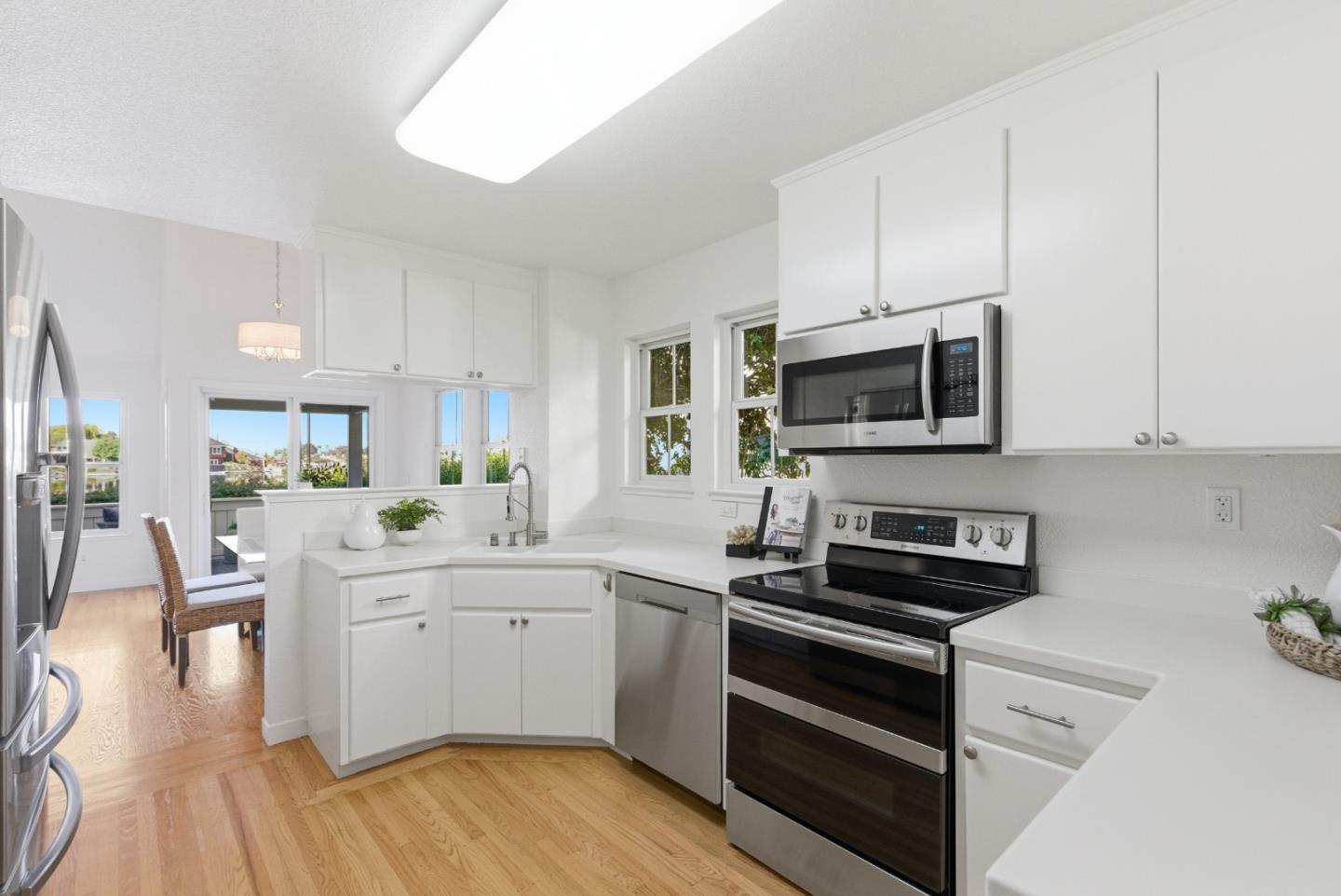 Detail Gallery Image 12 of 31 For 1024 Rudder Ln, Foster City,  CA 94404 - 2 Beds | 2/1 Baths