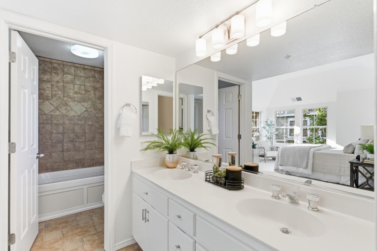 Detail Gallery Image 17 of 31 For 1024 Rudder Ln, Foster City,  CA 94404 - 2 Beds | 2/1 Baths