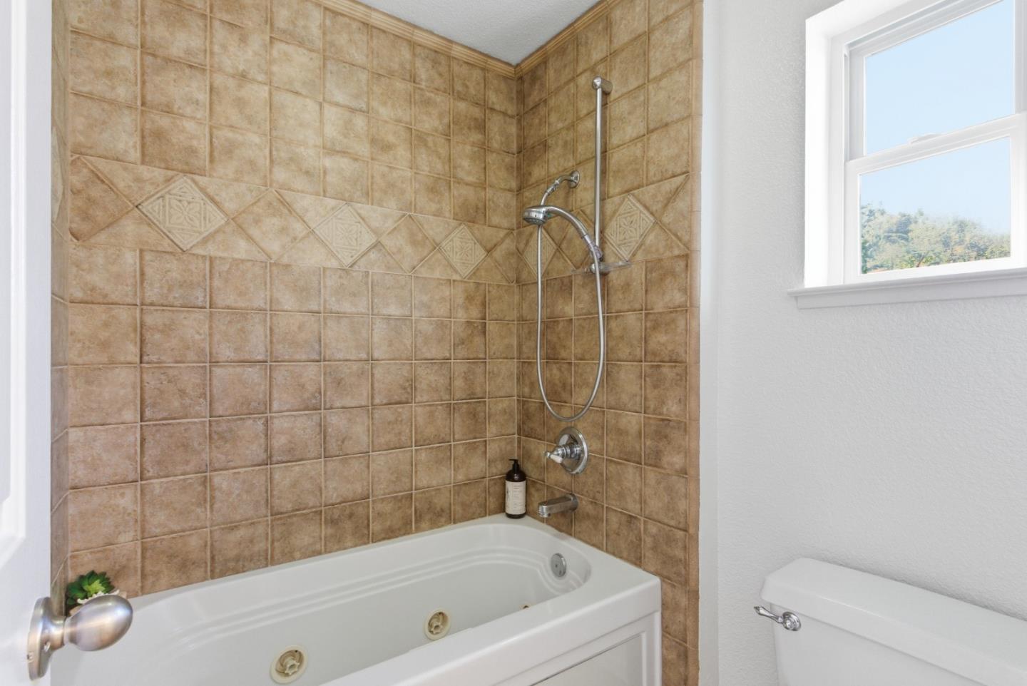 Detail Gallery Image 18 of 31 For 1024 Rudder Ln, Foster City,  CA 94404 - 2 Beds | 2/1 Baths