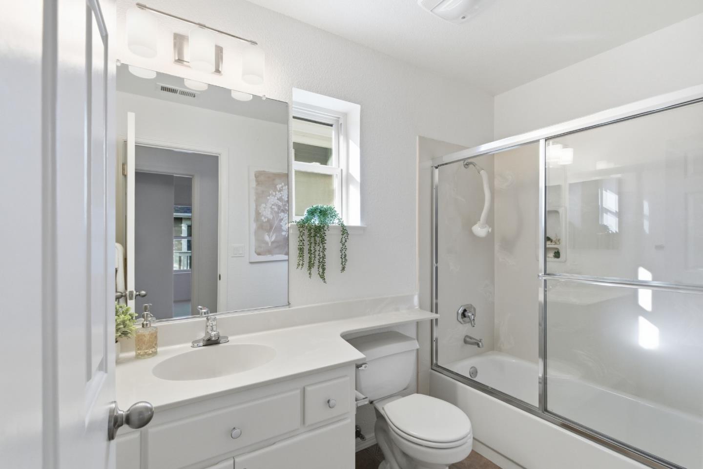 Detail Gallery Image 23 of 31 For 1024 Rudder Ln, Foster City,  CA 94404 - 2 Beds | 2/1 Baths