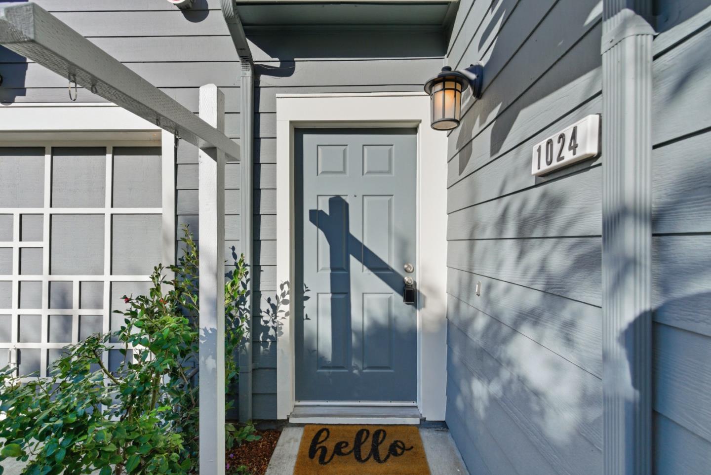 Detail Gallery Image 3 of 31 For 1024 Rudder Ln, Foster City,  CA 94404 - 2 Beds | 2/1 Baths