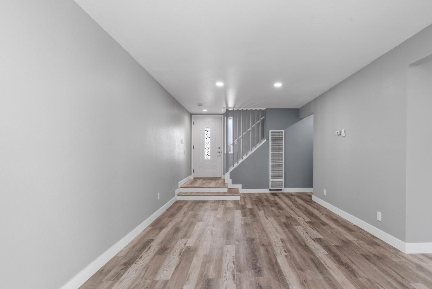 Detail Gallery Image 11 of 40 For 912 Acosta Plz #11,  Salinas,  CA 93905 - 4 Beds | 1/1 Baths