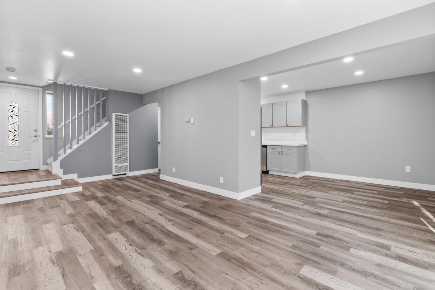 Detail Gallery Image 12 of 40 For 912 Acosta Plz #11,  Salinas,  CA 93905 - 4 Beds | 1/1 Baths