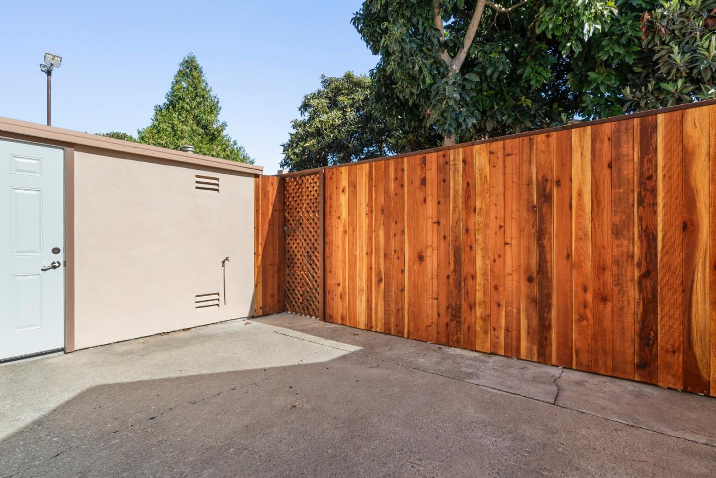 Detail Gallery Image 15 of 40 For 912 Acosta Plz #11,  Salinas,  CA 93905 - 4 Beds | 1/1 Baths