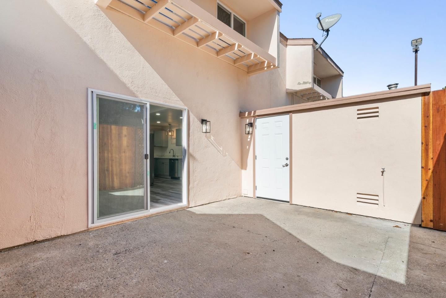 Detail Gallery Image 16 of 40 For 912 Acosta Plz #11,  Salinas,  CA 93905 - 4 Beds | 1/1 Baths