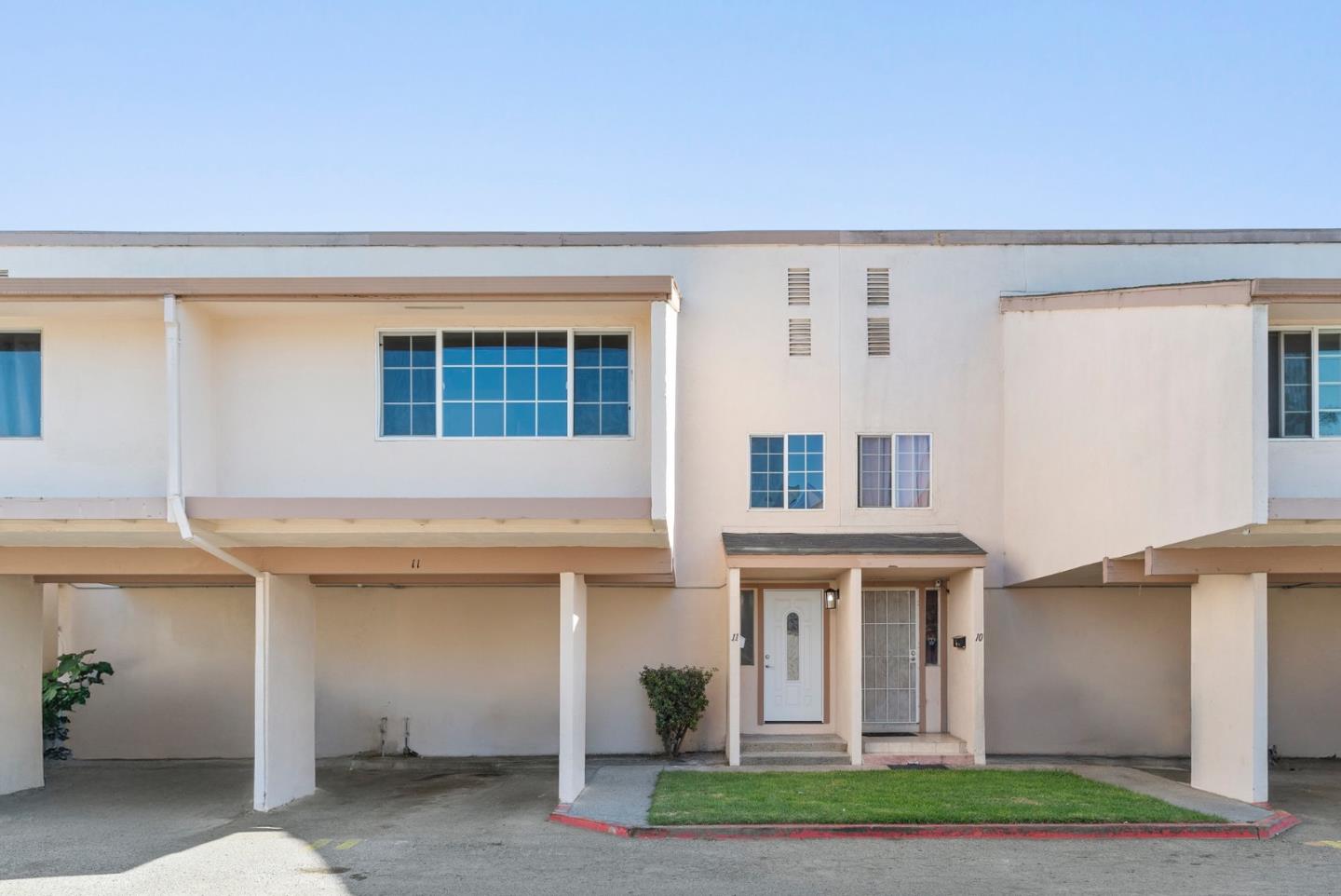 Detail Gallery Image 2 of 40 For 912 Acosta Plz #11,  Salinas,  CA 93905 - 4 Beds | 1/1 Baths