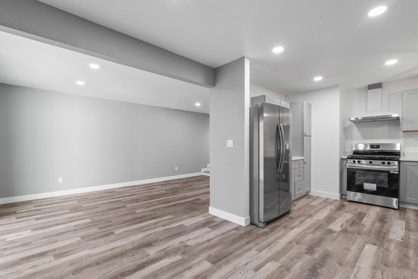 Detail Gallery Image 20 of 40 For 912 Acosta Plz #11,  Salinas,  CA 93905 - 4 Beds | 1/1 Baths