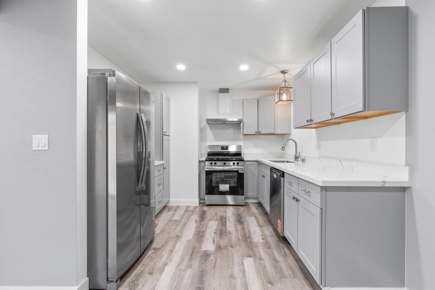 Detail Gallery Image 21 of 40 For 912 Acosta Plz #11,  Salinas,  CA 93905 - 4 Beds | 1/1 Baths